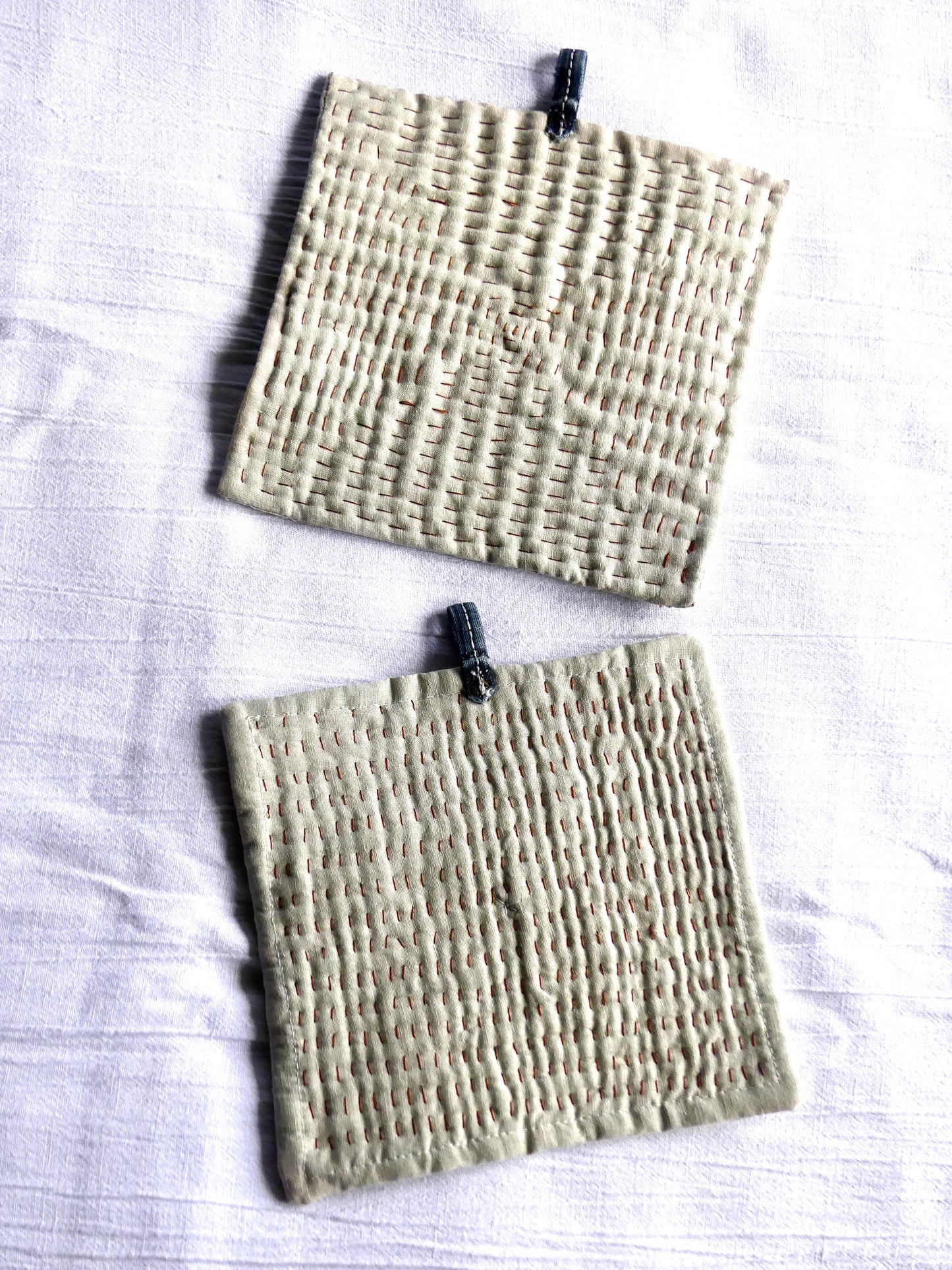 BUILD COMMUNITY pot holder trivet