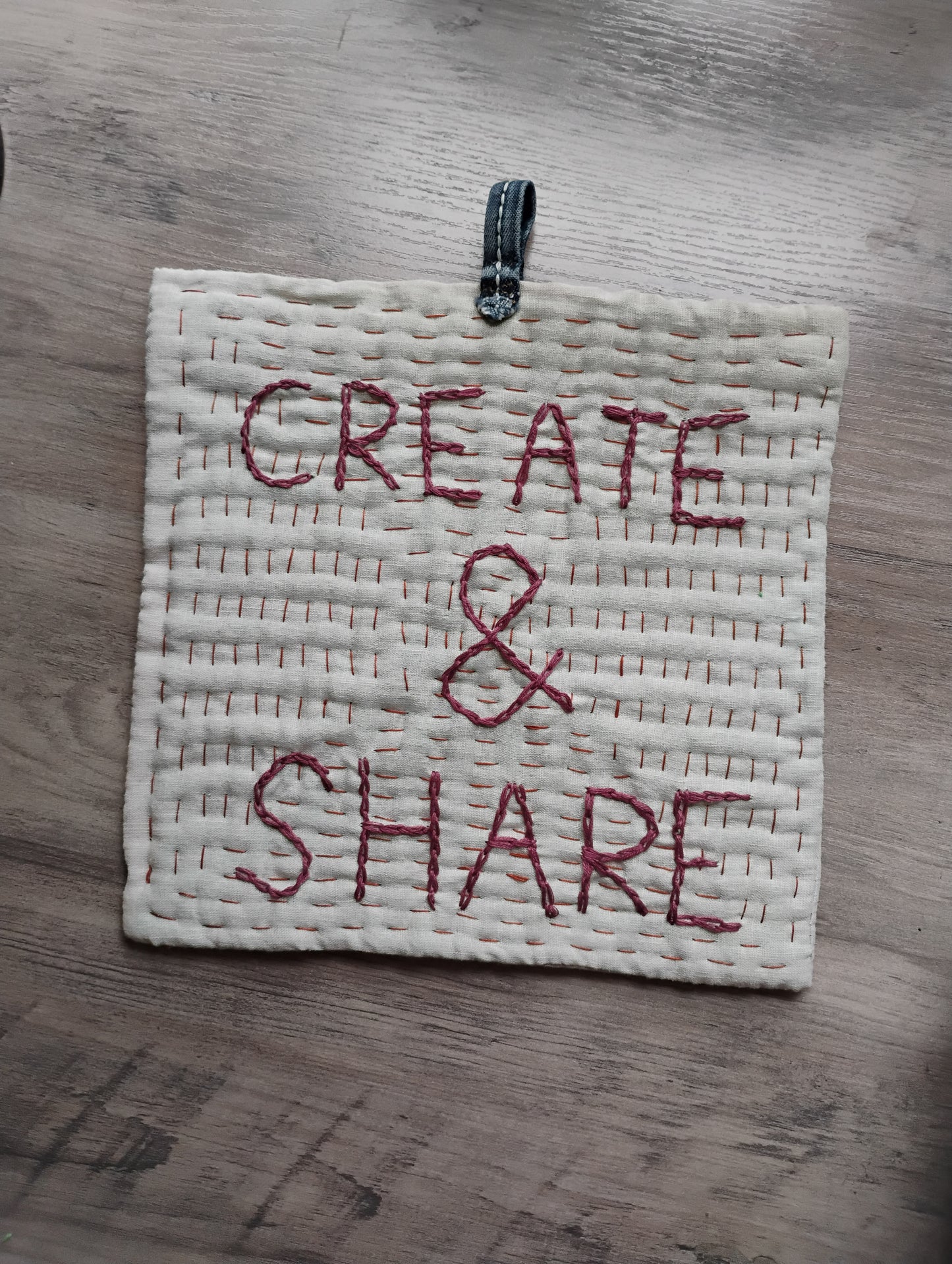 CREATE & SHARE pot holder trivet